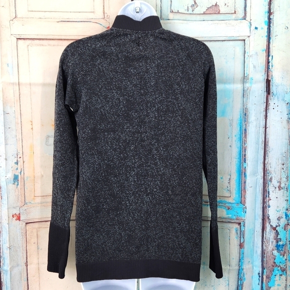 Lululemon Restless half zip long sleeve pullover in black & gray - Picture 6 of 7